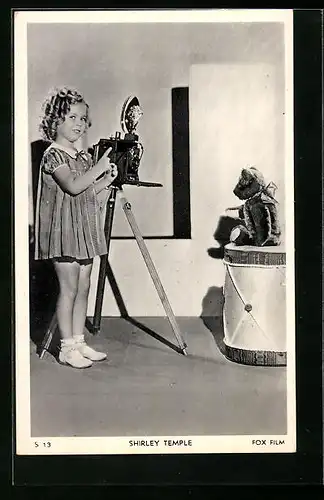 AK Schauspielerin Shirley Temple fotografiert ihren Teddy