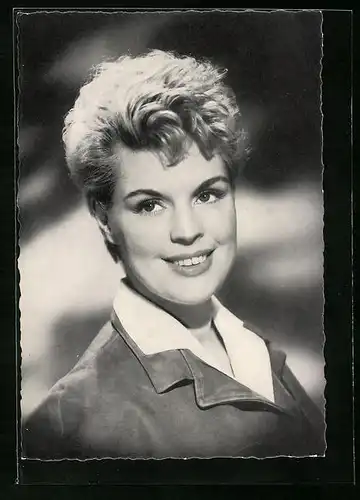 AK Schauspielerin Christiane Maybach mit süssem Lächeln