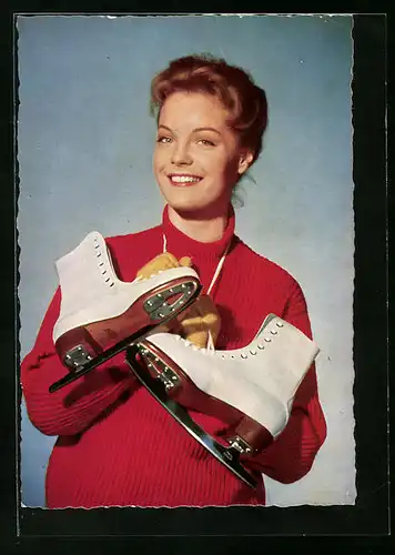 AK Schauspielerin Romy Schneider mit Schlittschuhen