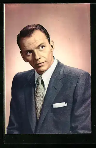AK Schauspieler Frank Sinatra im Anzug mit Krawatte