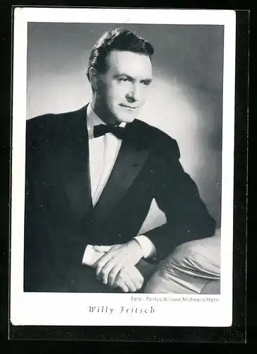 AK Schauspieler Willy Fritsch im Anzug mit Fliege