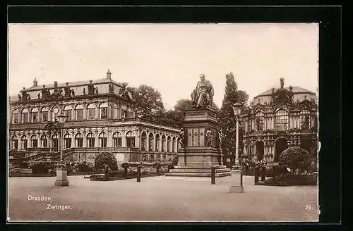 AK Dresden, Zwinger mit Denkmal