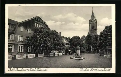 AK Bad Buckow, Linden-Hotel am Markt mit Denkmal