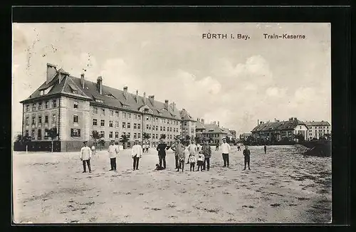 AK Fürth i. B., Train-Kaserne mit Soldaten und Kindern