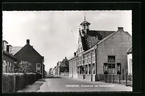 AK Driewegen, Dorpsstraat met Gemeentehuis