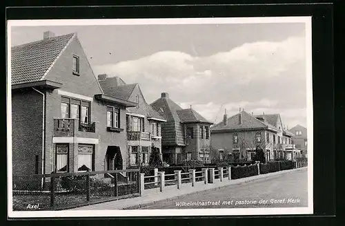 AK Axel, Wilhelminastraat met pastorie der Geref. Kerk