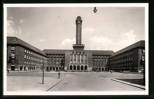 AK Mährisch Ostrau, Rathaus mit Strassenpartie