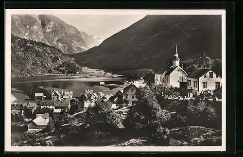 AK Hellesylt, Ortsansicht vor Fjord und Bergen