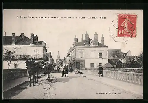 AK Montoire-sur-le-Loir, Le Pont sur le Loir - Au fond, l`Eglise