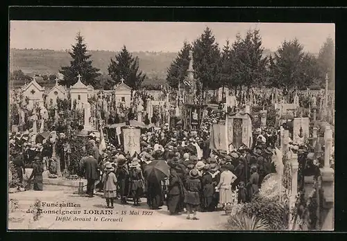 AK Saint-Amand-sur-Cher, Funerailles de Monseigneur Lorain 1922 - Défilé davant le Cercueil