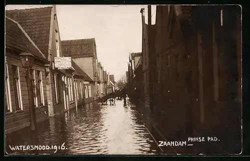 Foto-AK Zaandam, Prinse pad, Hochwasser 1916
