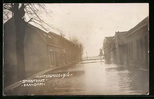 Foto-AK Zaandam, Smidstraat, Hochwasser 1916