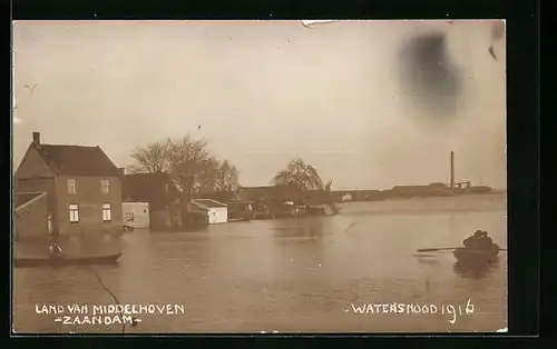 Foto-AK Zaandam, Land von Middelhoven, Hochwasser 1916