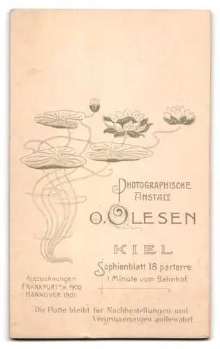 Fotografie O. Olesen, Kiel, Sophienblatt 18, Zwei Herren in eleganter Kleidung