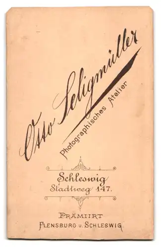 Fotografie Otto Seligmüller, Schleswig, Stadtweg 147, Stattlicher Herr im Anzug mit Vollbart