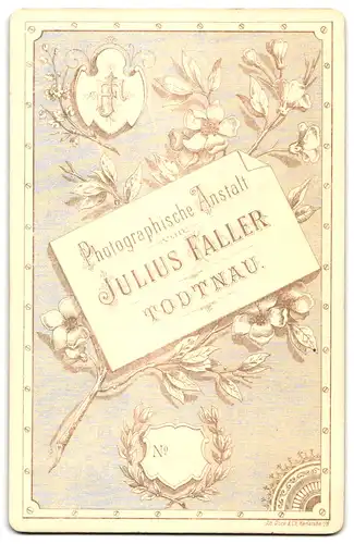 Fotografie Julius Faller, Todtnau, Junge Dame im schwarzen Gewand