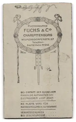 Fotografie Fuchs & Co., Berlin-Charlottenburg, Wilmersdorferstr. 57, Junger Herr im Anzug mit Krawatte