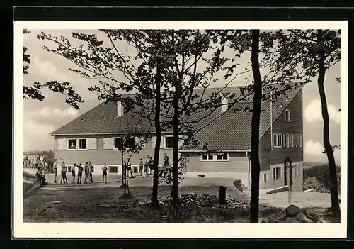 AK Ludwigsburg, Kinder spielen vor dem Landheim Lutzenberg des C. V. J. M. Ludwigsburg