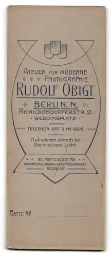 Fotografie Rudolf Obigt, Berlin, Reinickendorferstrasse 2, Soldat des 64. Rgts. in Uniform mit Portepee am Bajonett