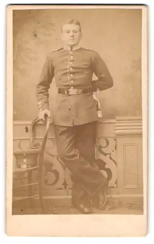 Fotografie Robert Schnupp, Darmstadt, Dieburgertrsasse 6, Junger Soldat in Gardeuniform, Eugen Silbereis