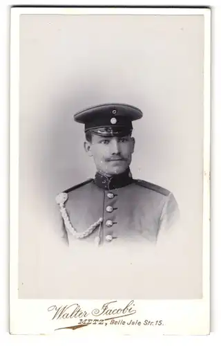 Fotografie Walter Jacobi, Metz, Belle Isle Strasse 15, Junger Soldat des 8. Rgts. in Uniform mit Schützenschnur