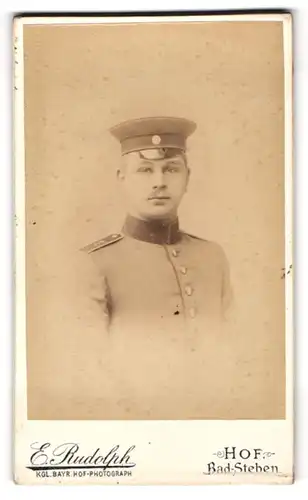 Fotografie E. Rudolph, Hof, Marienstrasse 69, Soldat des 7. Rgtms. in Uniform mit Schimmütze