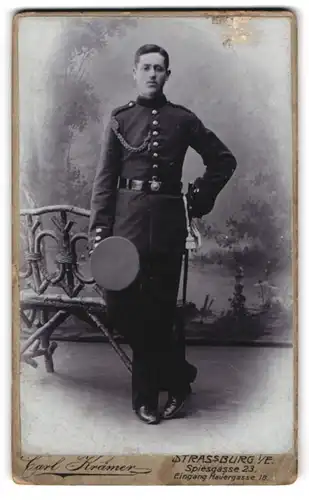 Fotografie Carl Krämer, Strassburg, Spiesgasse 23, Junger Soldat in Uniform mit Schützenschnur und Portepee