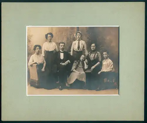 Fotografie I.S. Sdobnow, St. Petersburg / Russland, Familien-Portrait, Elternpaar mit vier Töchtern & Sohn