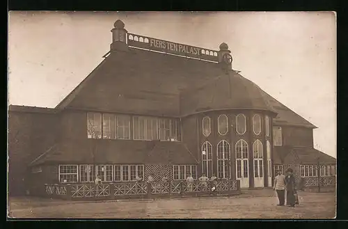 Foto-AK Dresden, Fürstenpalast auf der Vogelwiese