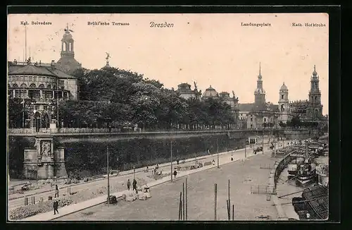 AK Dresden, Panorama hinter der Elbe mit Belvedere, Landungsplatz, Hofkirche