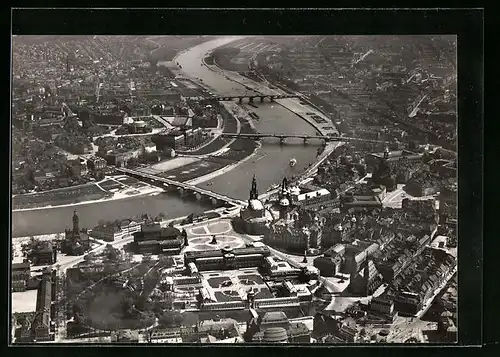 AK Dresden, Altstadt und Neustadt aus der Vogelschau