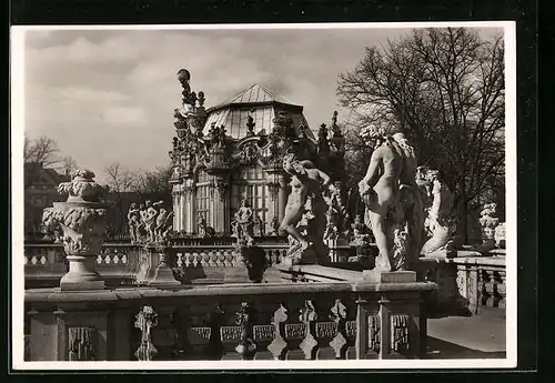 AK Dresden, Zwinger mit Statuen