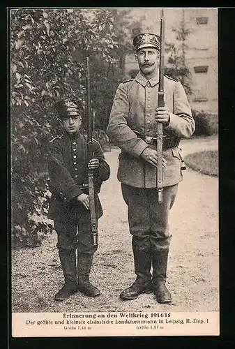 AK Der grösste und kleinste elsässische Landsturmmann in Leipzig 1914 /15