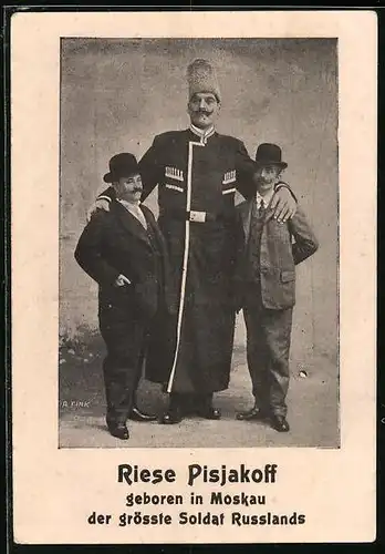 AK Riese Pisjakoff, Der grösste Soldat Russlands mit zwei normal gewachsenen Männern