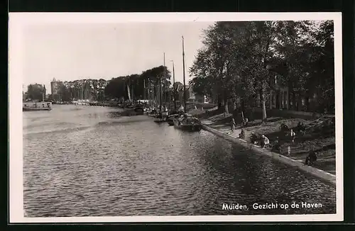 AK Muiden, Gezicht op de Haven