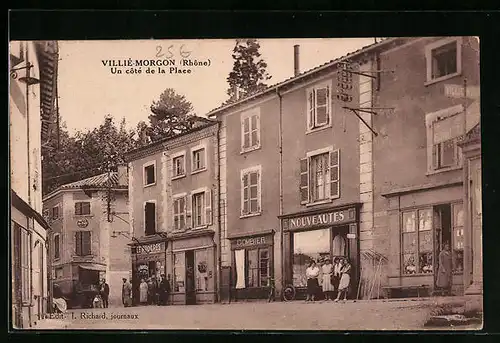 AK Villié-Morgon, Un côté de la Place