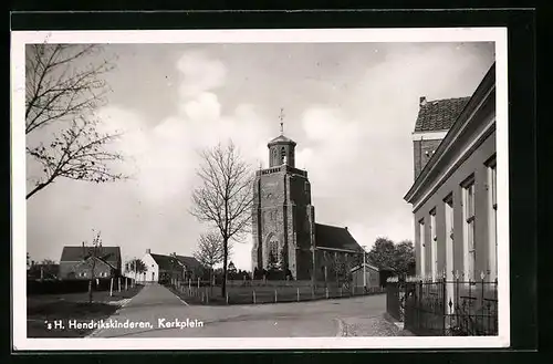 AK `s H. Hendrikskinderen, Kerkplein