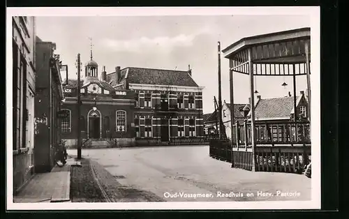 AK Oud-Vossemeer, Raadhuis en Herv. Pastorie