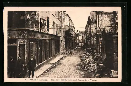 AK Verdun, bombardé, Rue du St-Esprit, maintenant Avenue de la Victoire