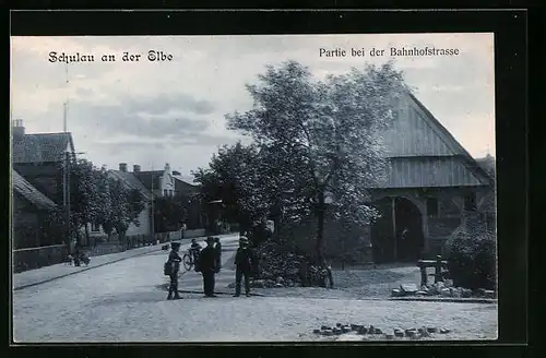 AK Schulau / Elbe, Partie bei der Bahnhofstrasse mit Passanten