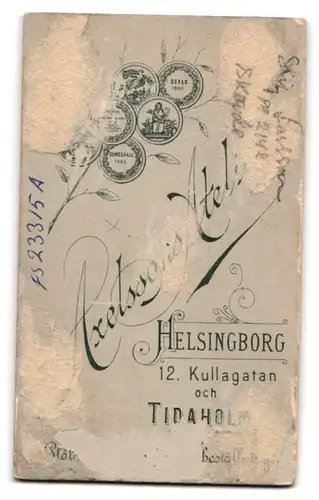 Fotografie Axelssons Atelier, Helsingborg, Kullagatan 12, Mutter und Sohn im Sonntagsstaat