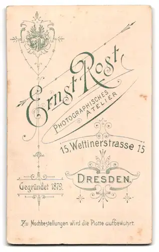 Fotografie Ernst Rost, Dresden, Wettinerstr. 15, Elegant gekleideter Herr mit Moustache