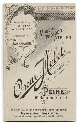 Fotografie Oscar Höbel, Peine, Bahnhofstr. 19, Elegant gekleideter Herr mit Oberlippenbart