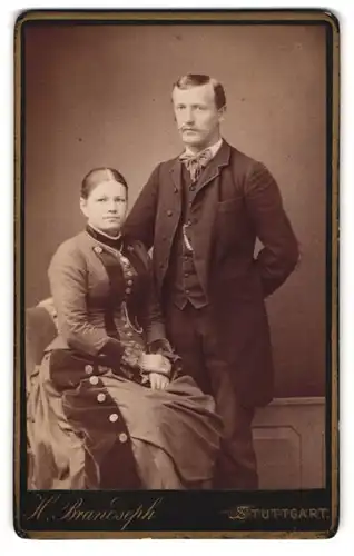 Fotografie Hermann Brandseph, Stuttgart, Marienstr. 36, Junges Paar in modischer Kleidung