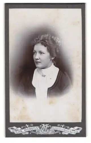 Fotografie Chr. Mönsted, Verden, v. d. Neuen Tor 13, Junge Dame mit Hochsteckfrisur
