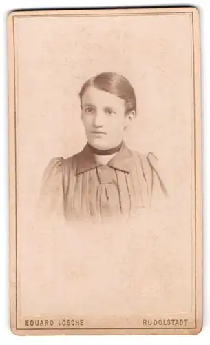 Fotografie Eduard Lösche, Rudolstadt, Mauer-Str. 27, Junge Dame mit Halsband