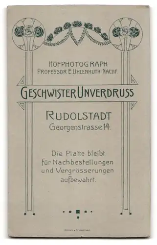 Fotografie Geschwister Unverdruss, Rudolstadt, Georgenstrasse 14, Entspanntes Baby auf einem Fell