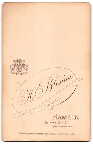 Fotografie H. Blesoius, Hameln, Deisterstr. 74, Portrait älterer Herr im Anzug mit Karl-Marx Bart