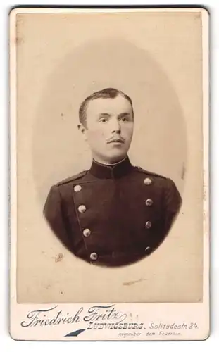 Fotografie Friedrich Fritz, Ludwigsburg, Solitudestrasse 24, Junger Chevauleger in Uniform