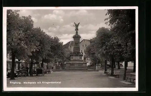 AK Siegburg, Marktplatz mit Kriegerdenkmal und Marktständen